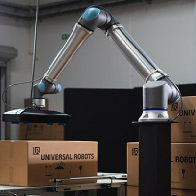 Universalroboter UR 20 cobot palletizer mit onrobot cobot Greifer für das Material, welches die Verpackungspalettierung übergibt