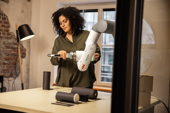 Flexibles und neues ABB GoFa CRB15000 Cobot mit Roboter-Greifer Onrobot RG6