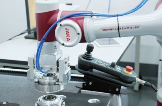 Flexible Nutzlasten-kooperativer schweißender Roboter JAKA 6 der Achsen-819mm Reichweiten-7kg mit Binzel