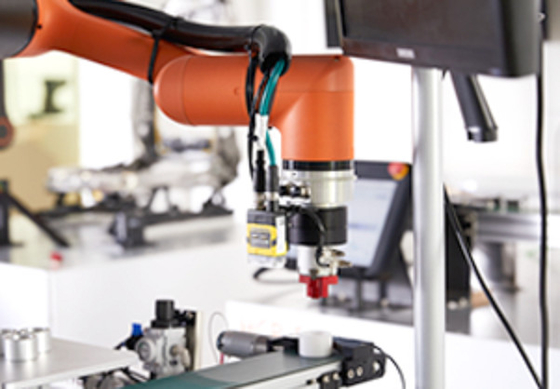 Achse Hanwha 6 kooperativer Roboter-Arm Cobot Palletizer HCR-12 mit Greifer des Visions-System-Onrobot