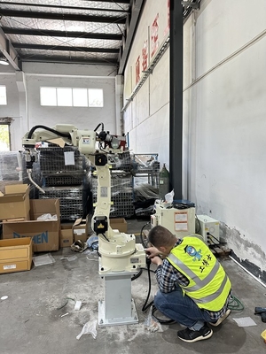 Achse schweißenden Roboters FD-B4S 7 mig-Mag mit Roboterschweißgerät P400 für schweißende Lösung OTCs