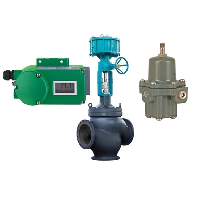 Durchflussregelventil mit Foxboro SRD998 Ventilpositionierer und Fisher 67CFR Filterregler