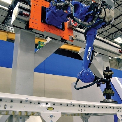Lineare Führungsschiene mit Nutzlast 500KG mit YASKAWA-Roboter für den Materialtransport als Roboter-Schienen