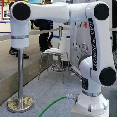 HAN'S E5 mit 5 kg Nutzlast als kollaborativer Roboter mit CNGBS Roboter-Gripper zum Laden und Entladen