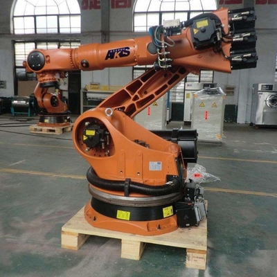 Industrieroboter KUKA KR 210 R2700-2 mit CNGBS Robotergriff von 6 Achsen Roboterarm für die Materialbearbeitung