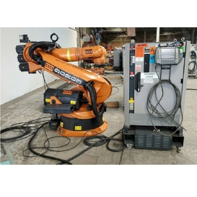 Industrieroboter KUKA KR 210 R2700-2 mit CNGBS Robotergriff von 6 Achsen Roboterarm für die Materialbearbeitung