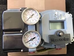 Steuerventil mit Masoneilan SVI II AP Advanced Performance Digital Valve Positioner und Fisher 67CFR Filter Regulator