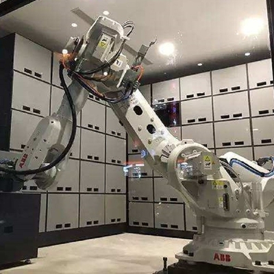 Industrieroboter ABB IRB 6700-150/3.2 als 6-Achsen-Roboterarm mit Verkleidungspaketen für Pick-and-Place-Maschine
