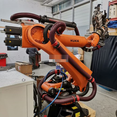KUKA KR 360 R2830 Roboterarm Nutzlast 360 kg mit CNGBS-Bundesleitung für die Motorenmontage als Pick-and-Place-Maschine