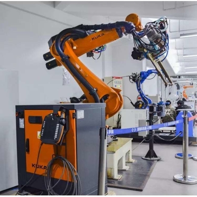 Kuka-Roboter KR 70 R2100 mit CNGBS-Gunschutzstation für Schweißautomation mit 6-Achsen-Roboterarm