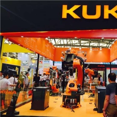 Kuka-Roboter KR 70 R2100 mit CNGBS-Gunschutzstation für Schweißautomation mit 6-Achsen-Roboterarm
