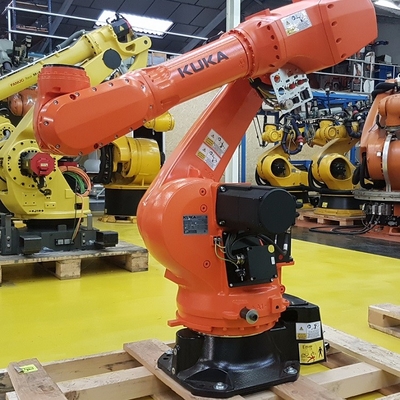 KUKA Robot KR 70 R2100 von 6 Aixs Manipulator mit CNGBS Robot Gripper für Pick and Place Maschine