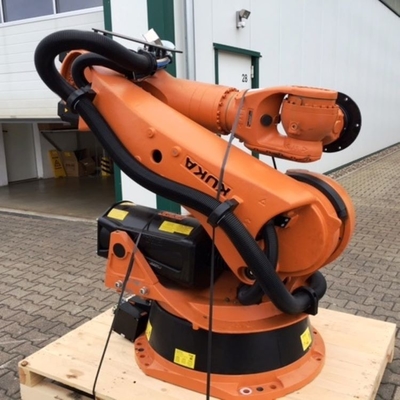 Kuka 6-Achsen-Handling-Roboterarm KR 240 R3330 mit CNGBS-Roboterleitbahn für den Handling-Roboter