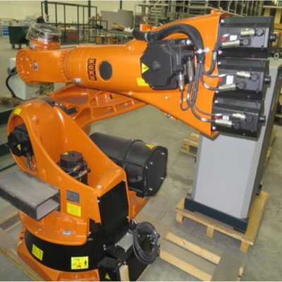 Kuka 6-Achsen-Handling-Roboterarm KR 240 R3330 mit CNGBS-Roboterleitbahn für den Handling-Roboter