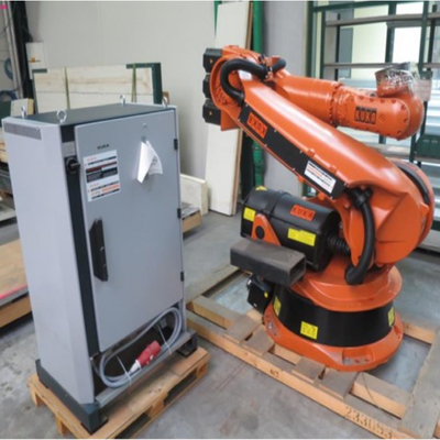 Kuka 6-Achsen-Handling-Roboterarm KR 240 R3330 mit CNGBS-Roboterleitbahn für den Handling-Roboter