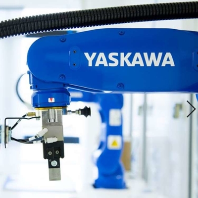 6 Achsen Pick And Place Roboterarm Yaskawa GP8 mit CNGBS-Robotergriff für Materialhandhabungsroboter