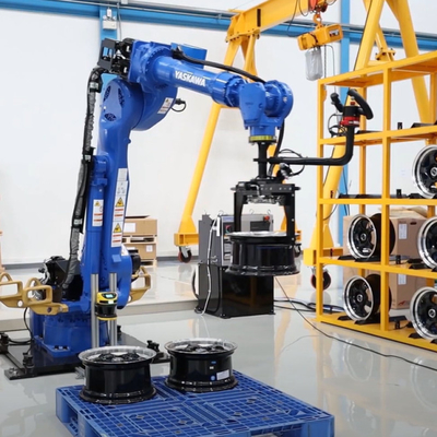 Industrieller Yaskawa Roboter Arm GP180 mit CNGBS Gripper als Palettenmachmaschine