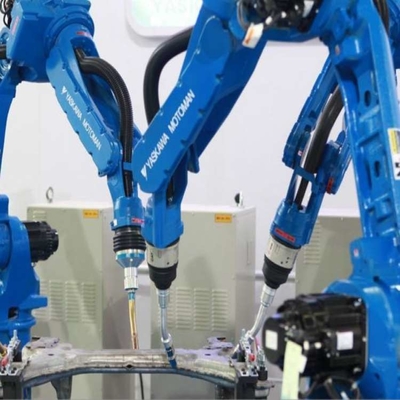6 Achsen Universal Roboterarm Yaskawa GP110 mit CNGBS Robotergriff für Palettenbearbeitungsroboter