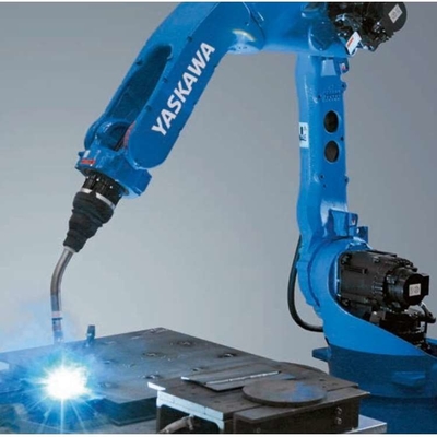 Schweißen 6 Achsen Roboterarm Yaskawa AR700 Kombinieren mit CNGBS Roboter Gripper für das Handling Robot