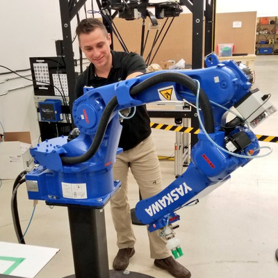 GP12 Industrieller Yaskawa Roboterarm mit 12 kg Nutzlast als 6-Achsen-Roboterarm zum Auswählen und Platzieren