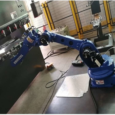 Industrieller Roboterarm 6 Achsen Yaskawa GP35L mit CNGBS-Robotergreifer für automatisierten Handling-Roboter
