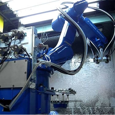 Autolackierung Roboterarm 6 Achse Yaskawa MPX1150 mit CNGBS Robotergreifer zum Lackieren von Roboterwand