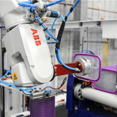 ABB IRB 1200 Industrie-Roboterarm mit CNGBS-Gripper als CNC-Materialbehandlungsausrüstung
