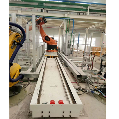 FANUC-Roboter mit 500 kg Nutzlast für die Materialbearbeitung als Roboterschiene
