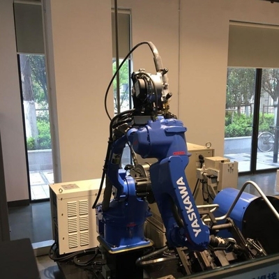 Industrieller Roboter AR1440 mit 12 kg Nutzlast Schweißlampen mit Positionierer als Laserschweißmaschine