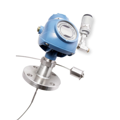 Ein Schlittenbetankungsanlage ist mit einem EMERSON Rosemount 5300 Level Transmitter ausgestattet - geleiteter Wellenradar-Levelmesser