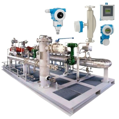 Bule und White Endress Hauser Durchflussmesser mit hoher Genauigkeit und Robustheit, bestehend aus einem Sender und einem Sensor für die Industrie