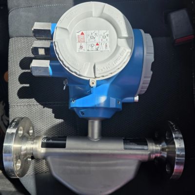 Flüssigkeiten Gase Messung Durchflussmesser E+H Proline Promass E 300 Endress+Hauser Coriolis-Massedurchflussmesser