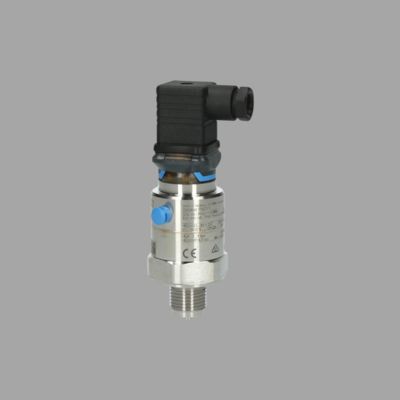 Druck-/Durchflusssteuerungseinheit mit Endress+Hauser Proline Prowirl D 200 Wirbeldurchflussmesser und Cerabar PMC11 Drucksender