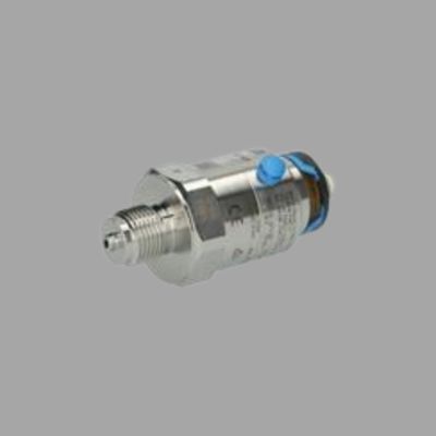 Druck-/Durchflusssteuerungseinheit mit Endress+Hauser Proline Prowirl D 200 Wirbeldurchflussmesser und Cerabar PMC11 Drucksender