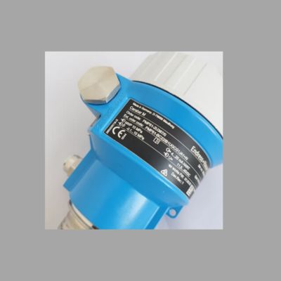 Drucksenkende und Temperaturstation mit einem Endress+Hauser ProlineProwirl D200 Wirbeldurchflussmesser und einem Cerabar PMC51B Druckmessgerät