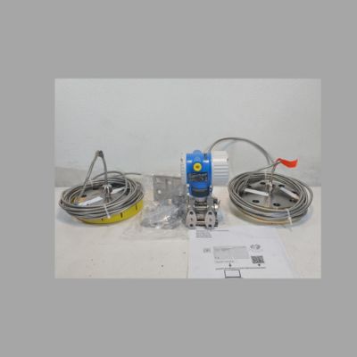 Durchflussregelungsventil mit Endress+Hauser ProlineProwirl R200 Durchflussmessgerät und Deltabar PMD78B Differenzdrucktransmitter.