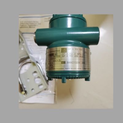 Druck-/Durchflussregelungssystem mit einem Wirbeldurchflussmessgerät der Serie Yokogawa VY und einem mehrvariablen Sender der Serie EJX 910A