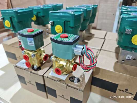 Chinesisches Regelventil mit Siemens-Stellwerk und Regler 67cfr und Asco-Magnetventil