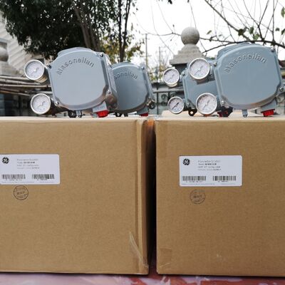 Masoneilan SVI1000G/IM intelligenter Ventilpositionierer mit magnetischer Rückmeldefunktion, gepaart mit Rotork Fairchild M22 Pneumatikrelais