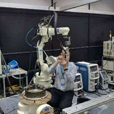 6 Schweißensroboterlösung Achsenroboterarm OTCs FD-B6L mit Schweißgerät DM350 DM500 für mig-Schweißen