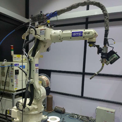 OTC FD-V8 mit DM350 Schweißgerät Mig-Schweißens-Roboter