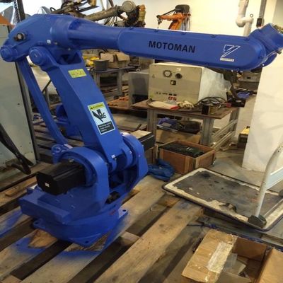 Materielle Nutzlast 50kg Handhabungsroboter Motoman GP50 mit dem Industrieroboter-Arm