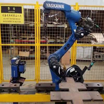 6 Achsen-automatischer schweißender Roboter Motoman AR2010 mit Schweißer RD350S