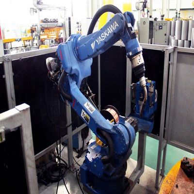 6 Achsen-Roboter-Arm Motoman AR1440 mit Schweißer RD350S für Roboterschweißen
