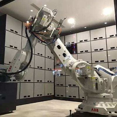 Hohe Leistungsfähigkeit IRB6700-200/2.6 mit Manipulator und Brennschneidern als Punktschweissen-Maschine