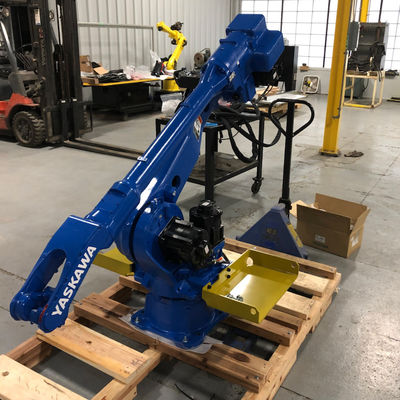 Automatischer Industrieroboter Schweißgerät Motoman AR1440 mit Schweißer RD350S des Elektroschweißen-Maschinen-Preises