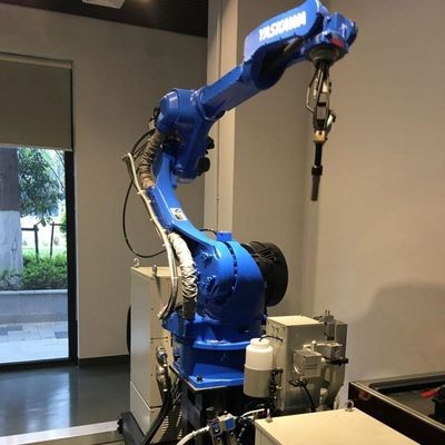 Automatischer Industrieroboter von Motoman AR2010 mit anderen BOGEN Schweißern RD350S für Schweißen als Schweißgerät