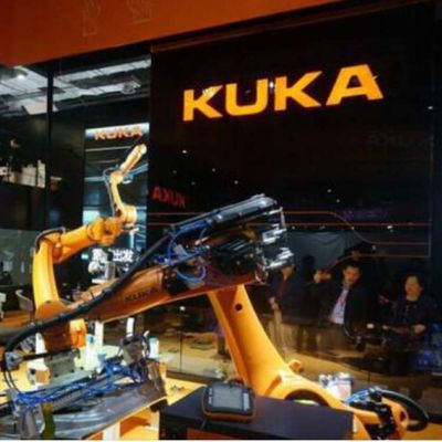 Behandlung Roboterpas arm Kr-470 mit dem 5 Achsen-Manipulator als Industrieroboter
