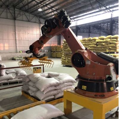 Behandlung Roboterpas arm Kr-470 mit dem 5 Achsen-Manipulator als Industrieroboter