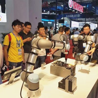 Leichter Cobot-Roboter UR 5e mit Manipulator der Nutzlasten-5KG als Roboter kooperativ für Auswahl-und Platz-Maschine